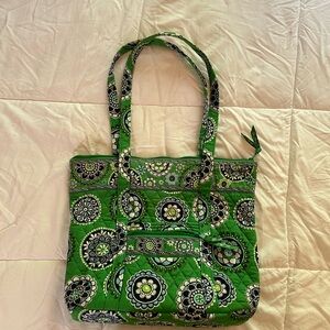 NWOT VERA BRADLEY purse/bag. See photos for measurements. Green patterned.